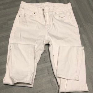 White skinny jeans